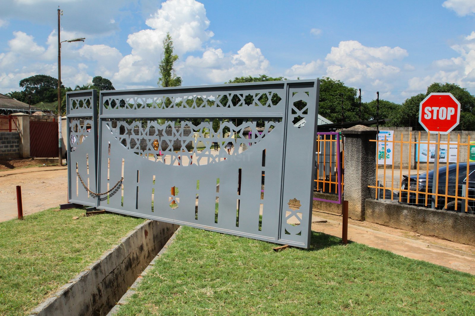 Laser-cut steel gate and fencing